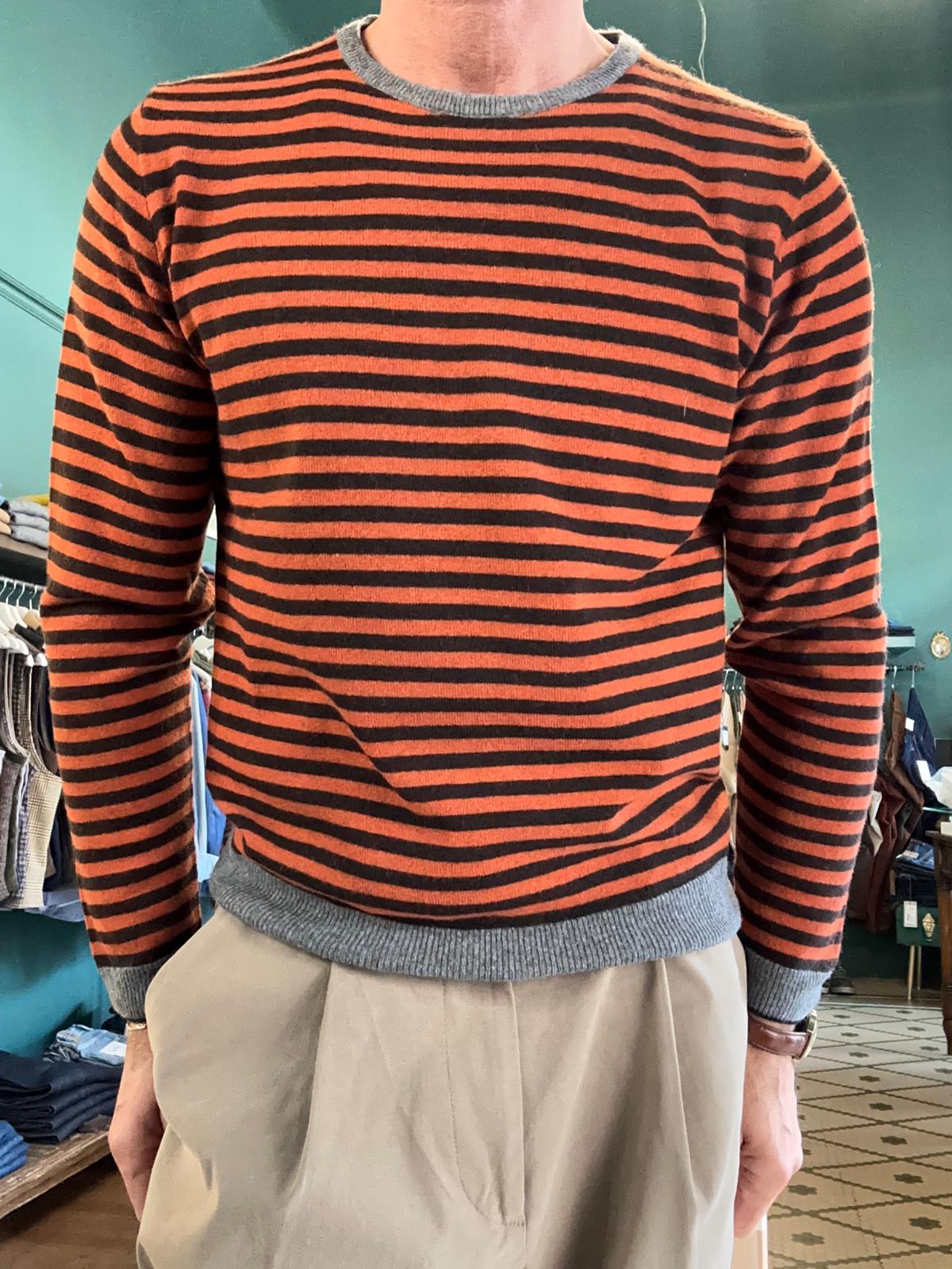 Maglione in lana a righe Nero e arancio