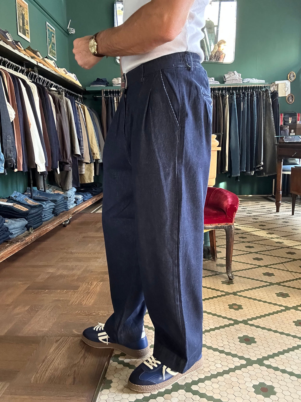 Jeans over tasca america