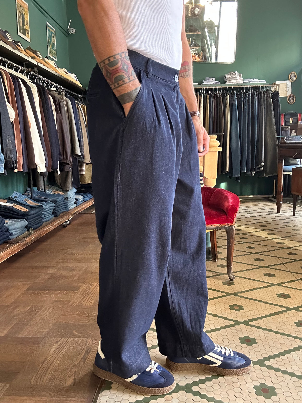 Jeans over tasca america