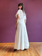 Vestito in sangallo con scollo a V e maniche a farfalla