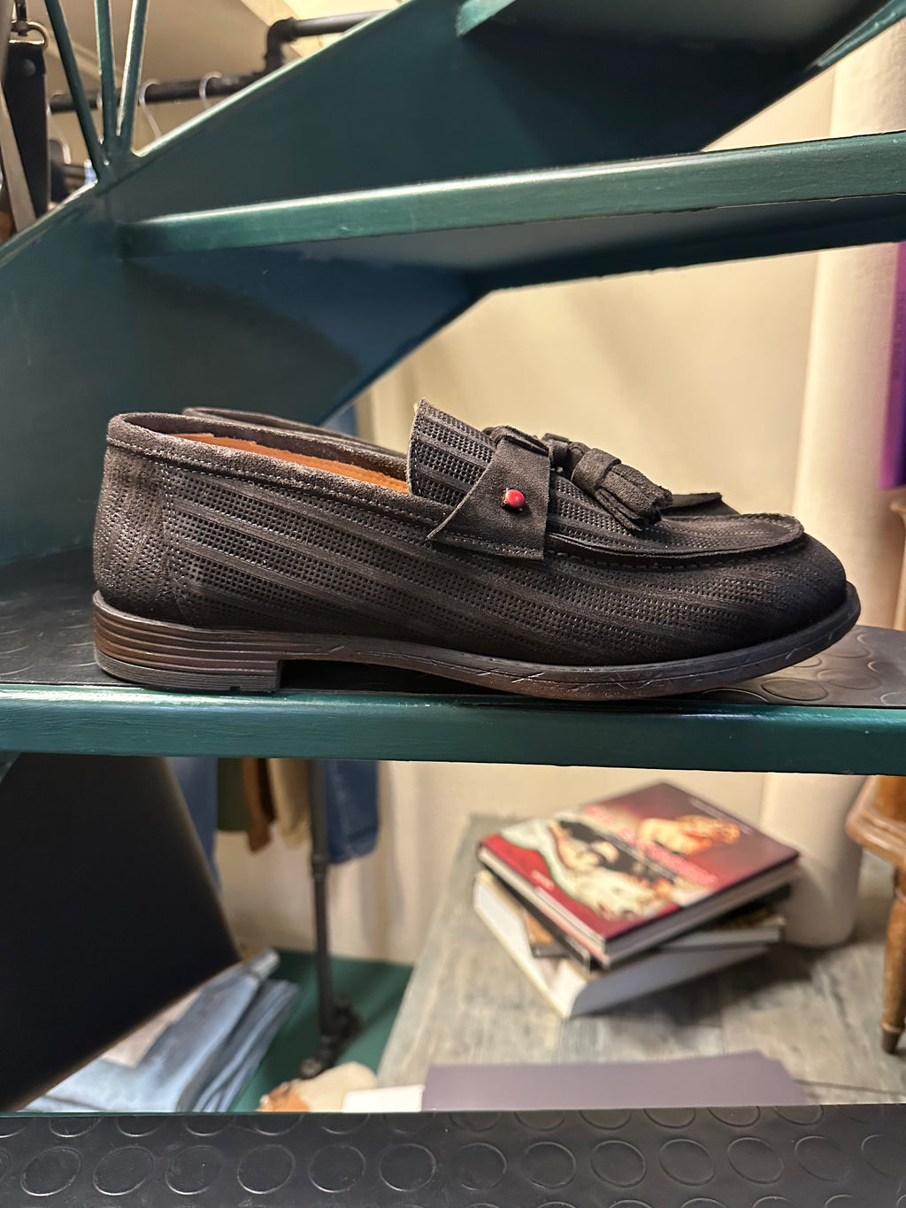 Mocassino scamosciato con nappine