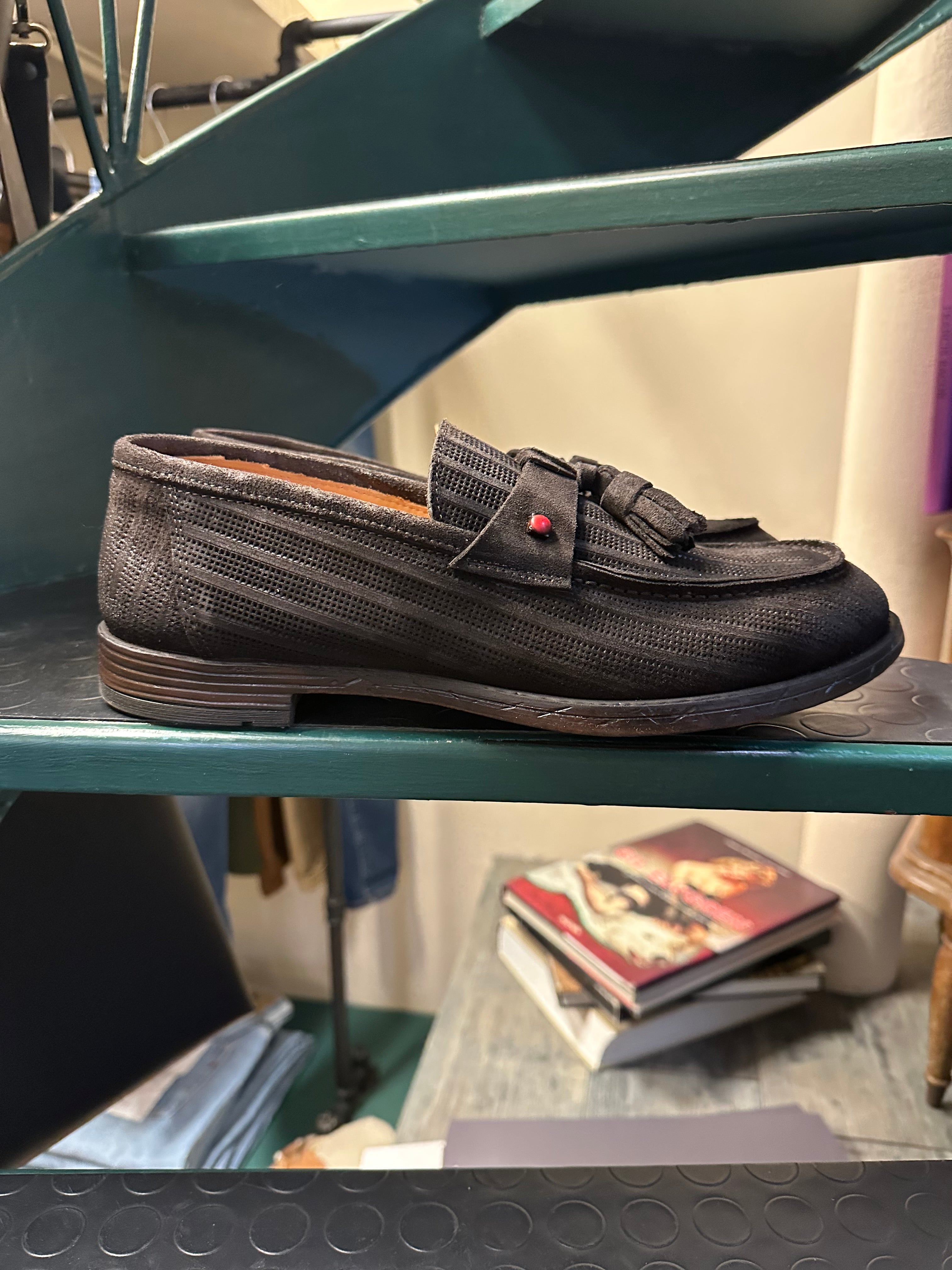 Mocassino scamosciato con nappine