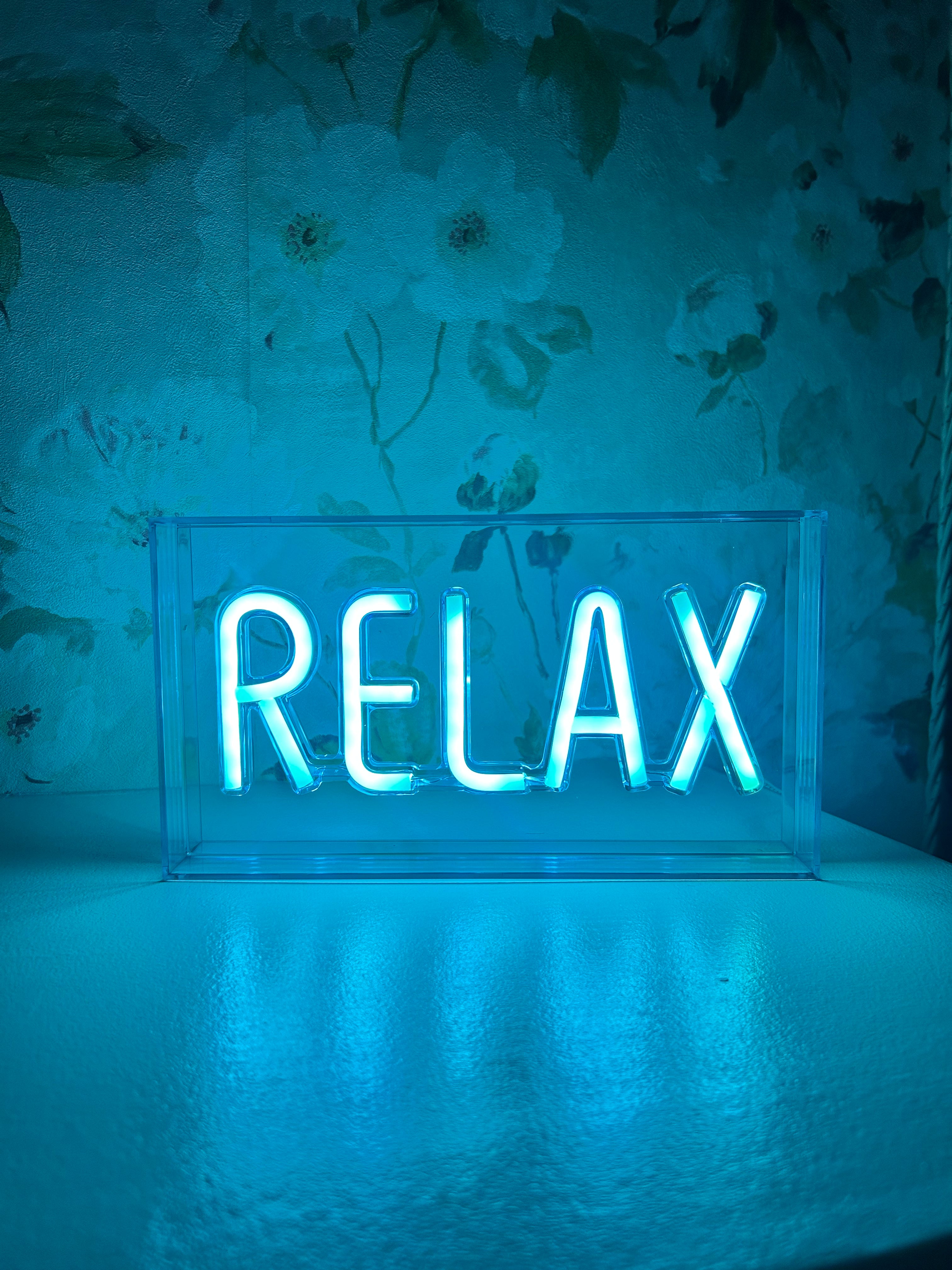 Leuchtschild „Relax“
