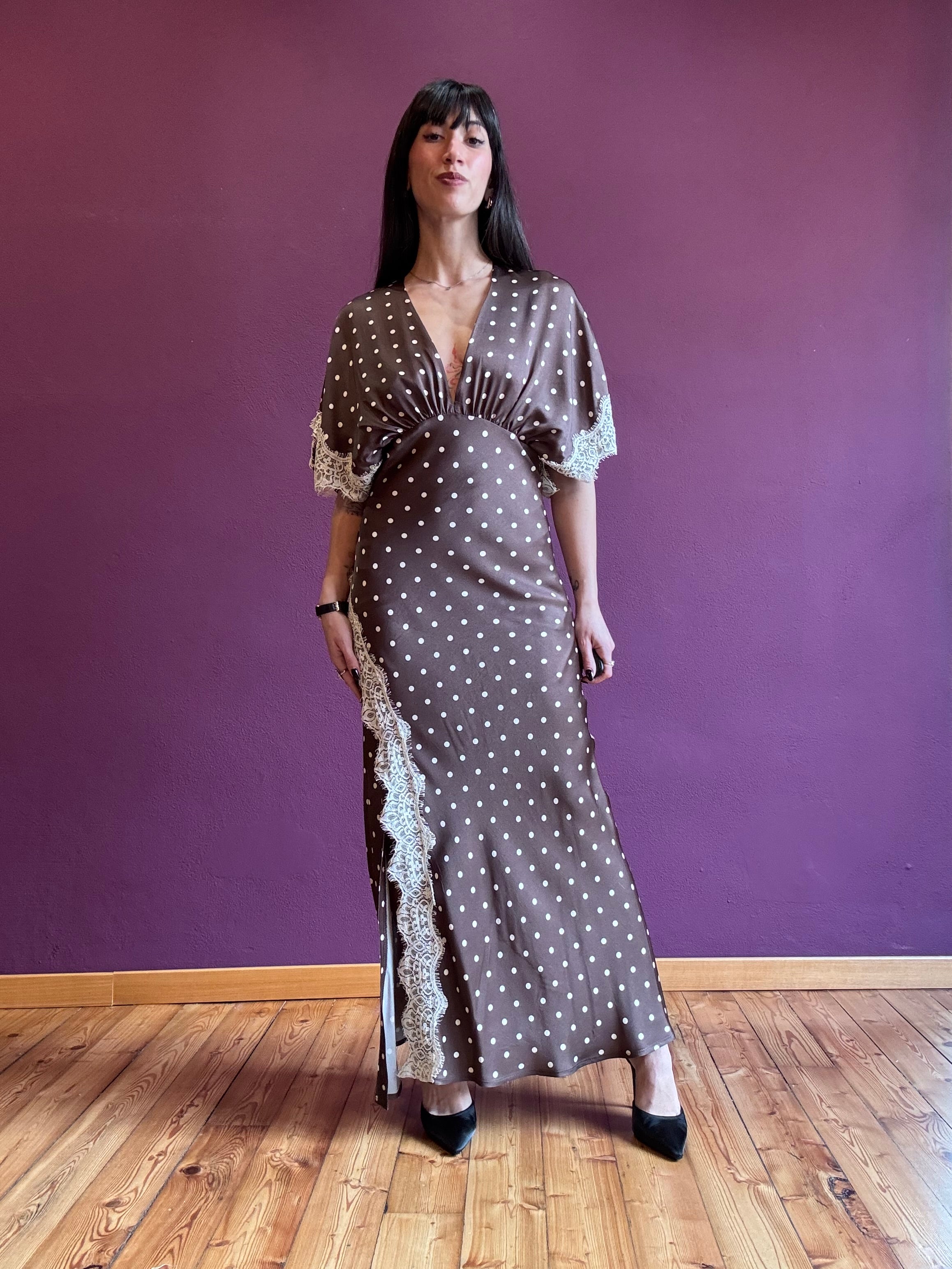 Abito manica a farfalla a pois con spacco in pizzo