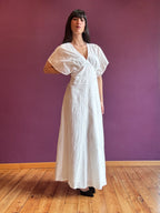 Vestito in sangallo con scollo a V e maniche a farfalla