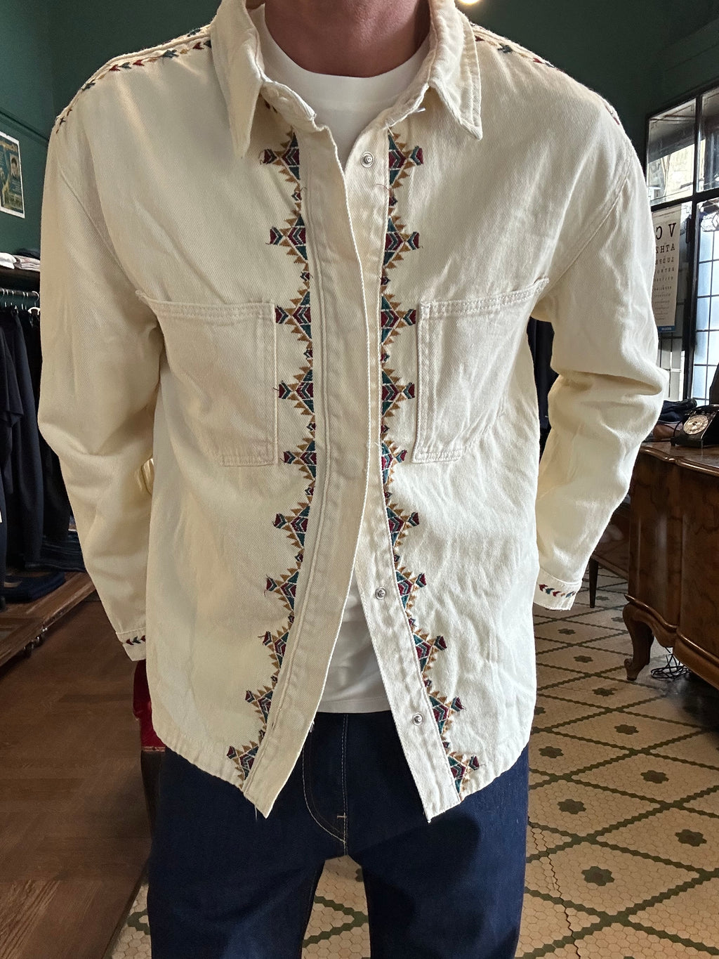 Overshirt con ricami indy