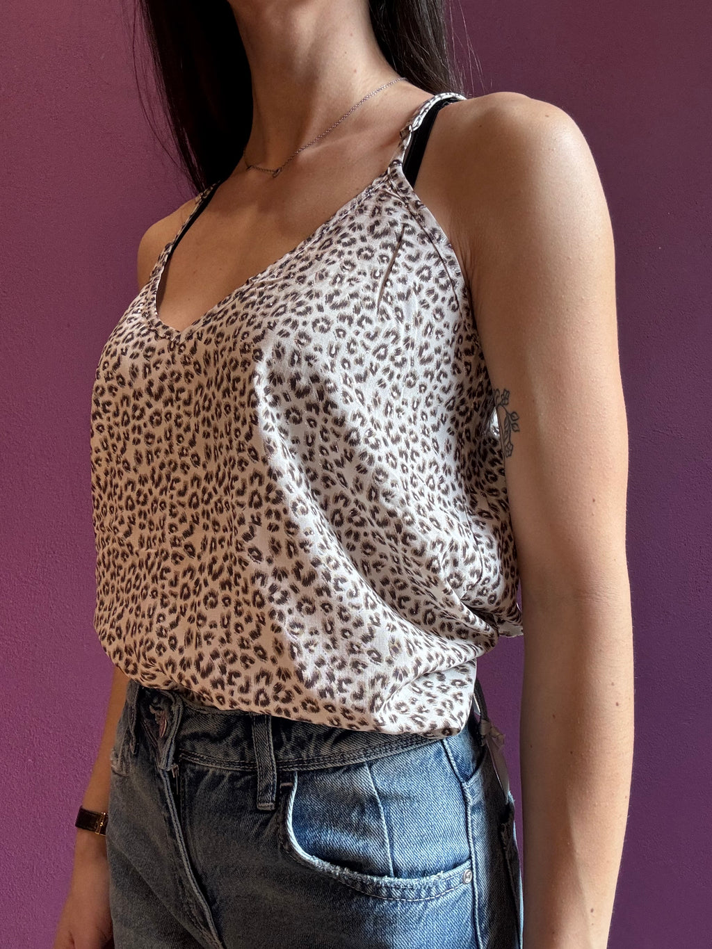 Canottiera leopardata con brillantini