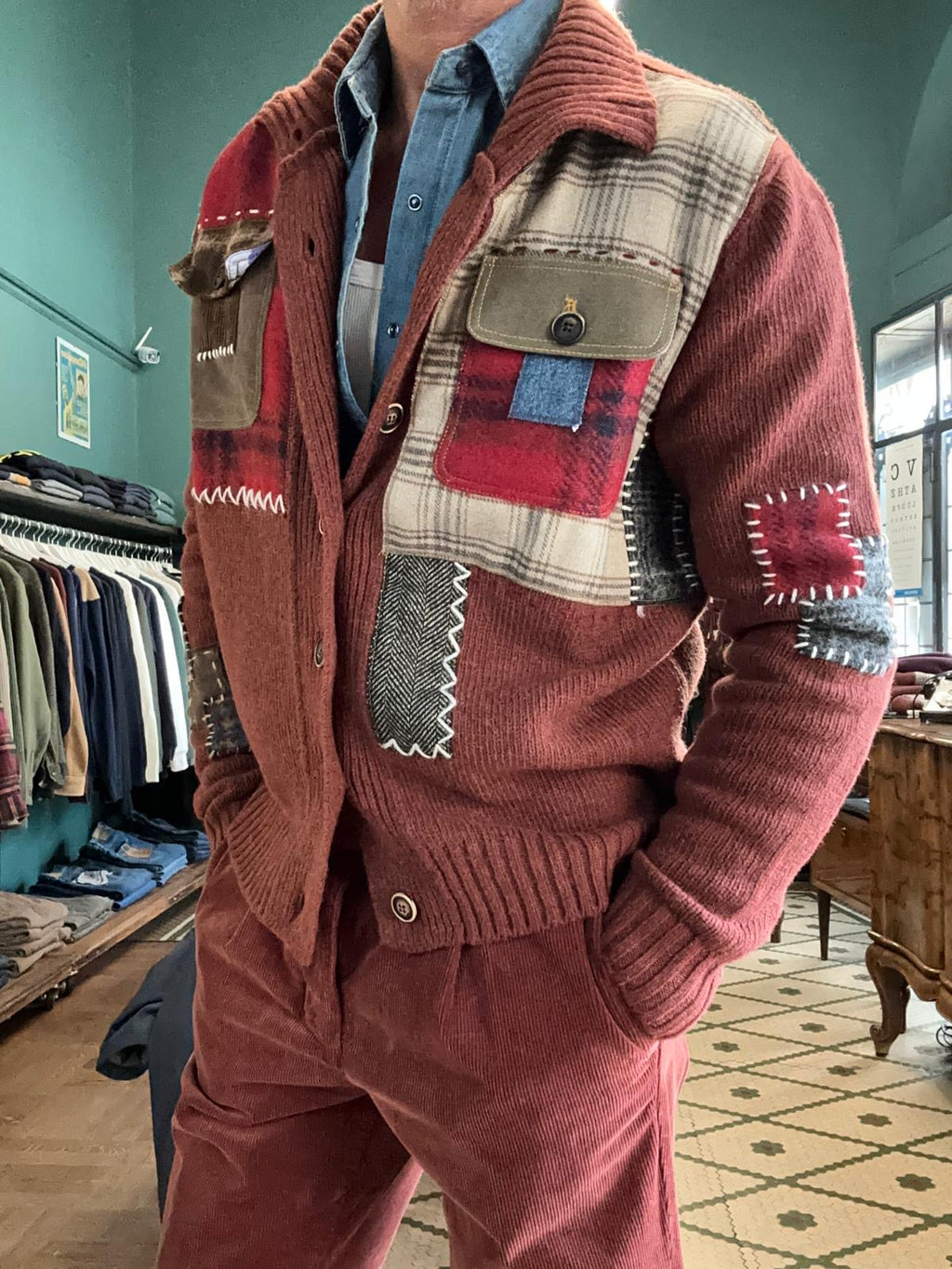 Wollstrickjacke mit Aufnäher