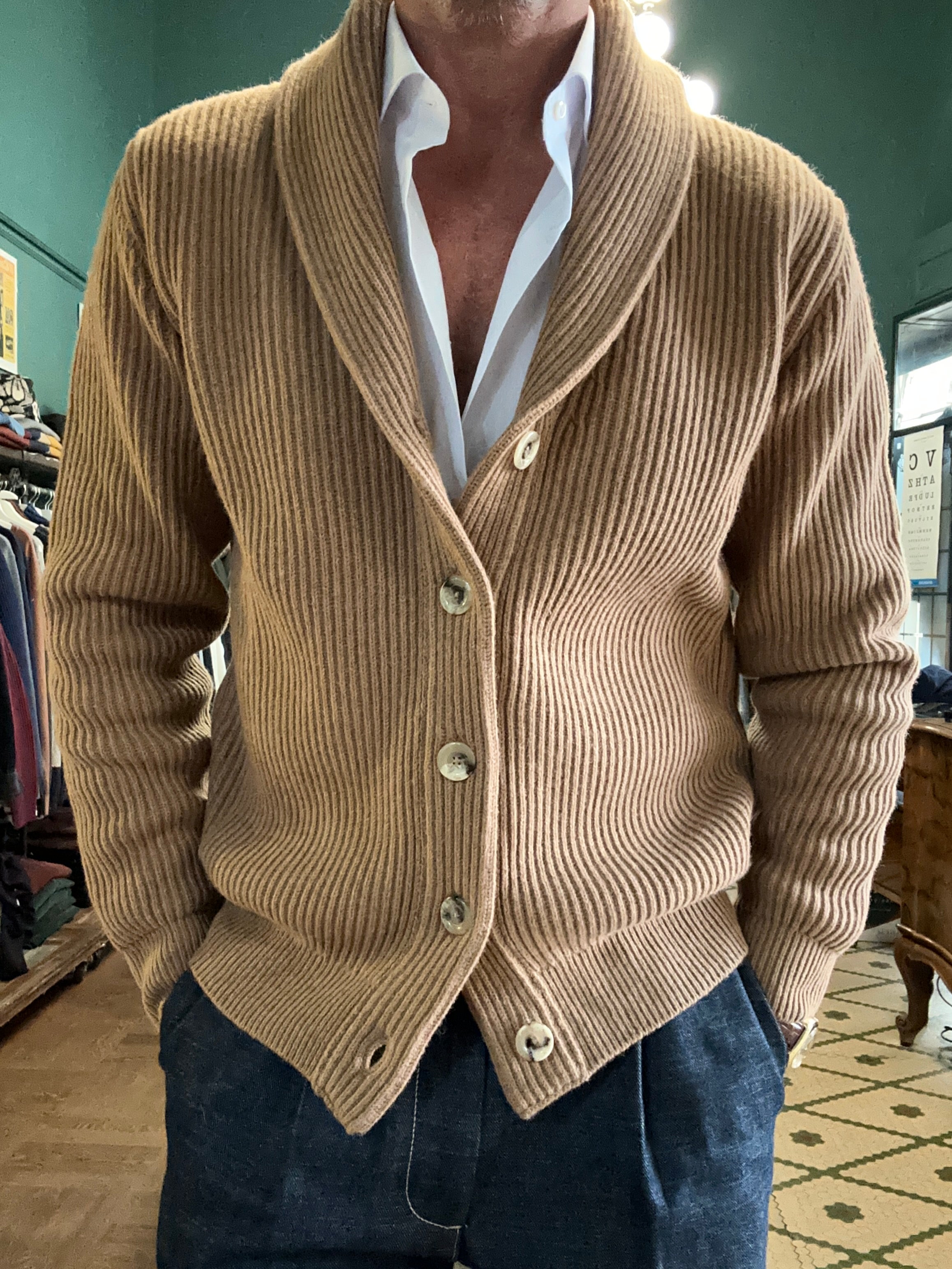 Cardigan sciallato in lana a coste