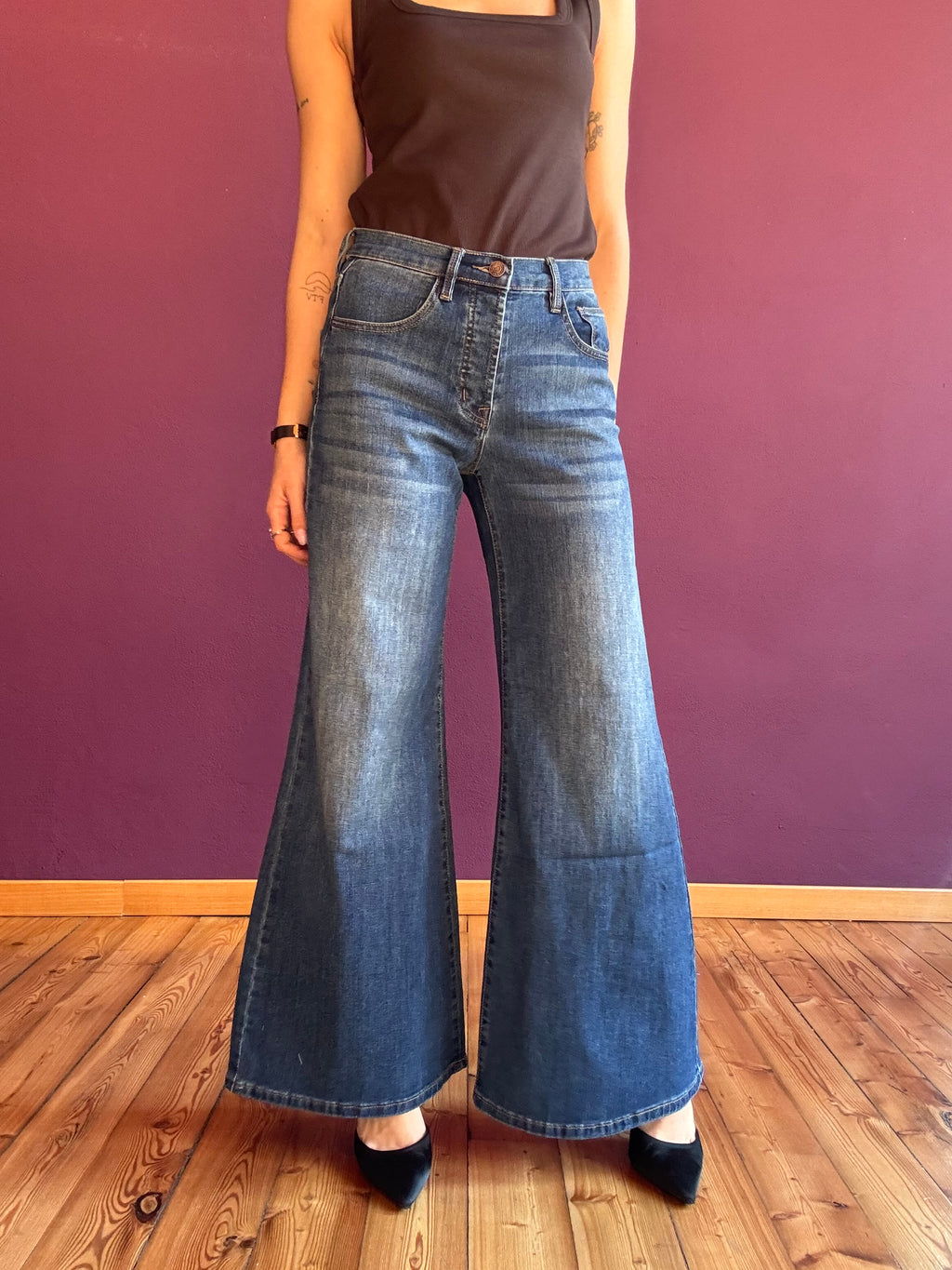 Jeans a zampa elasticizzato