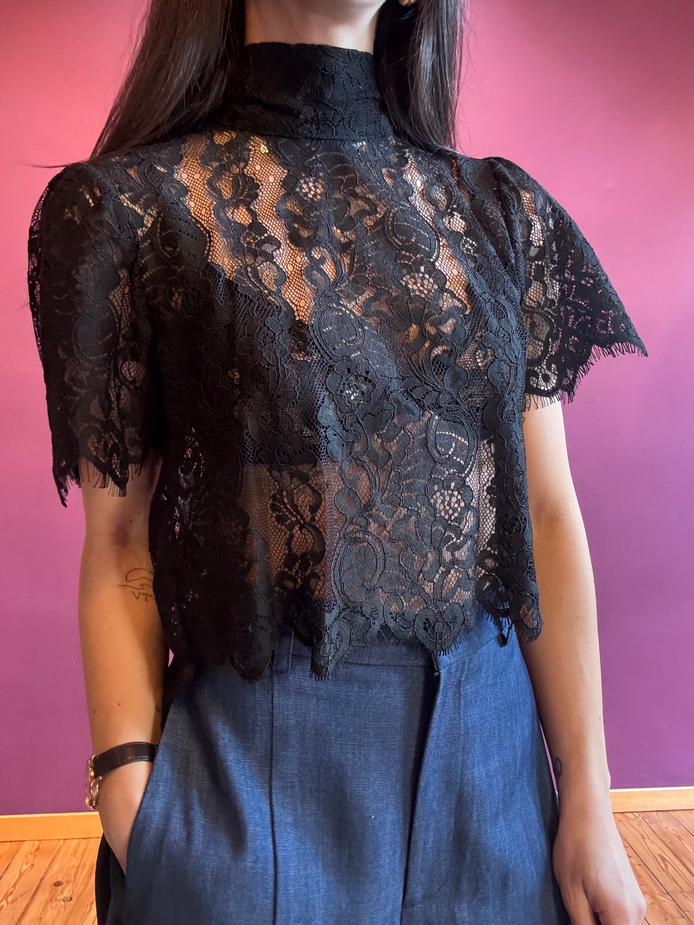 Maglietta in pizzo con fiocco