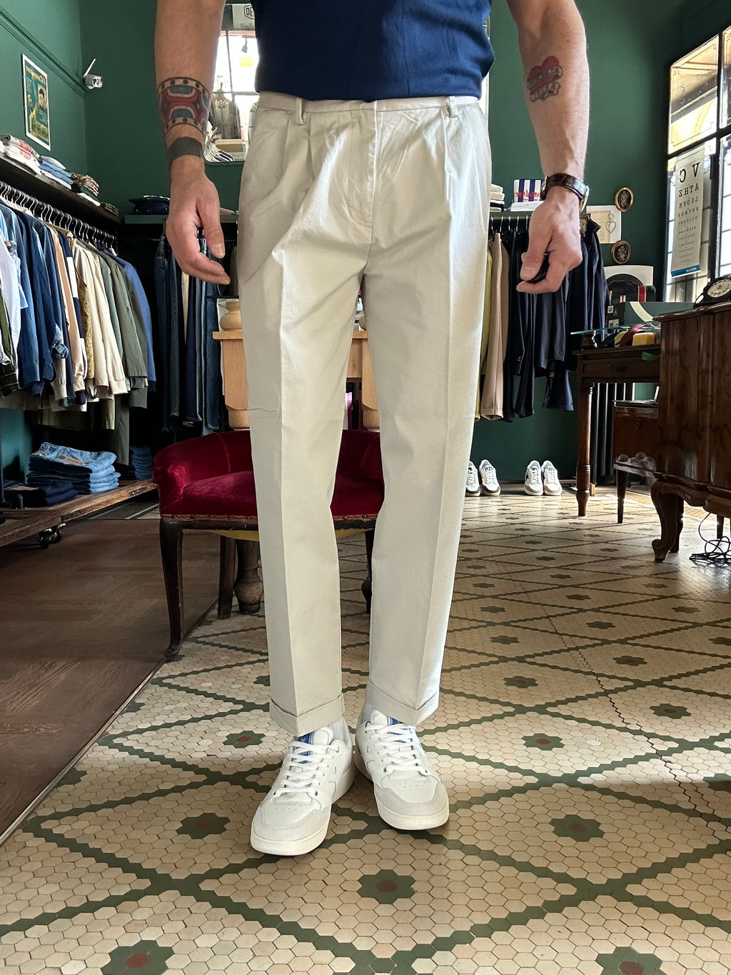 Chino with pleats regular fit