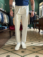 Chino with pleats regular fit