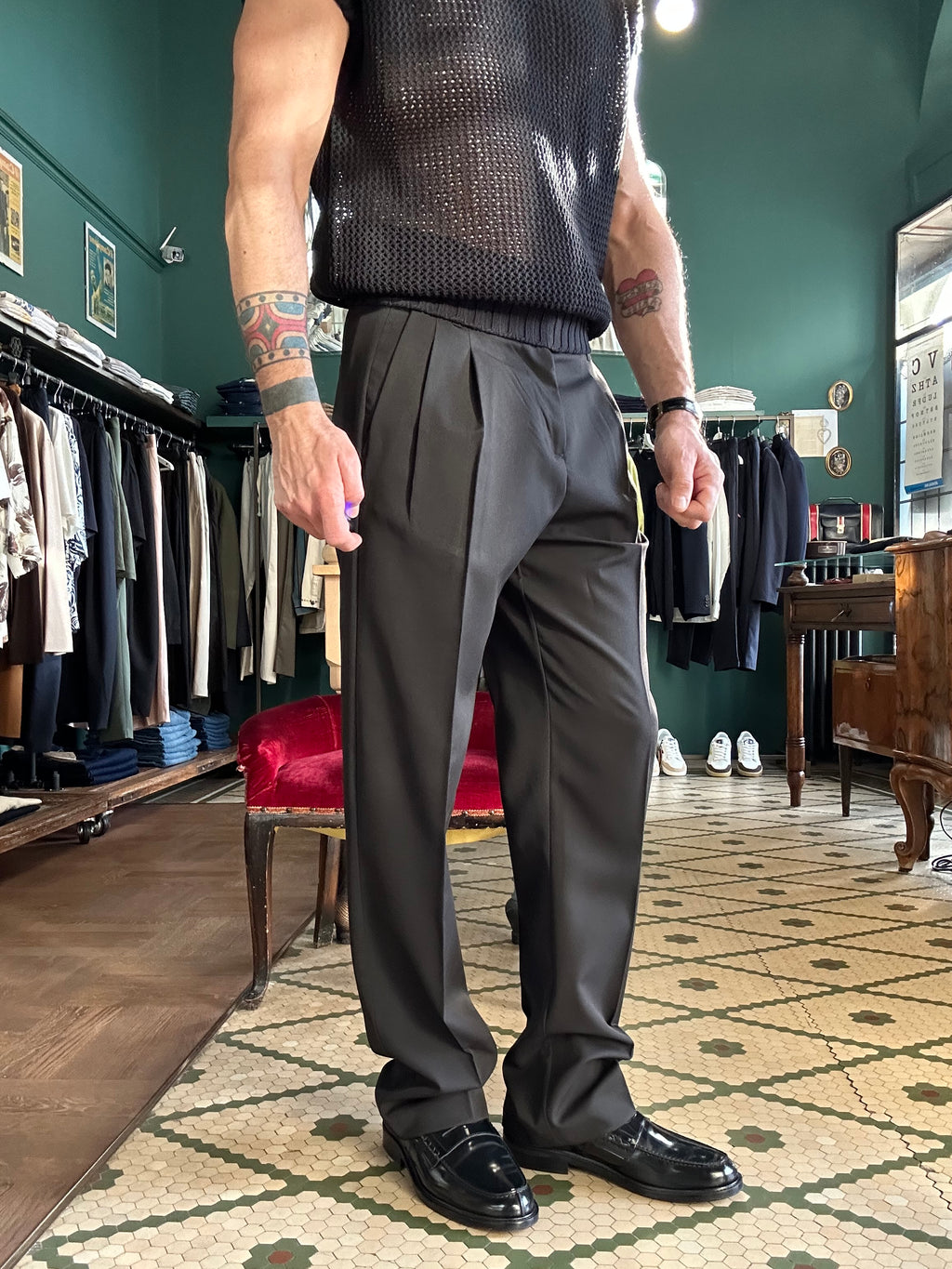 Pantalone con pence regular fit