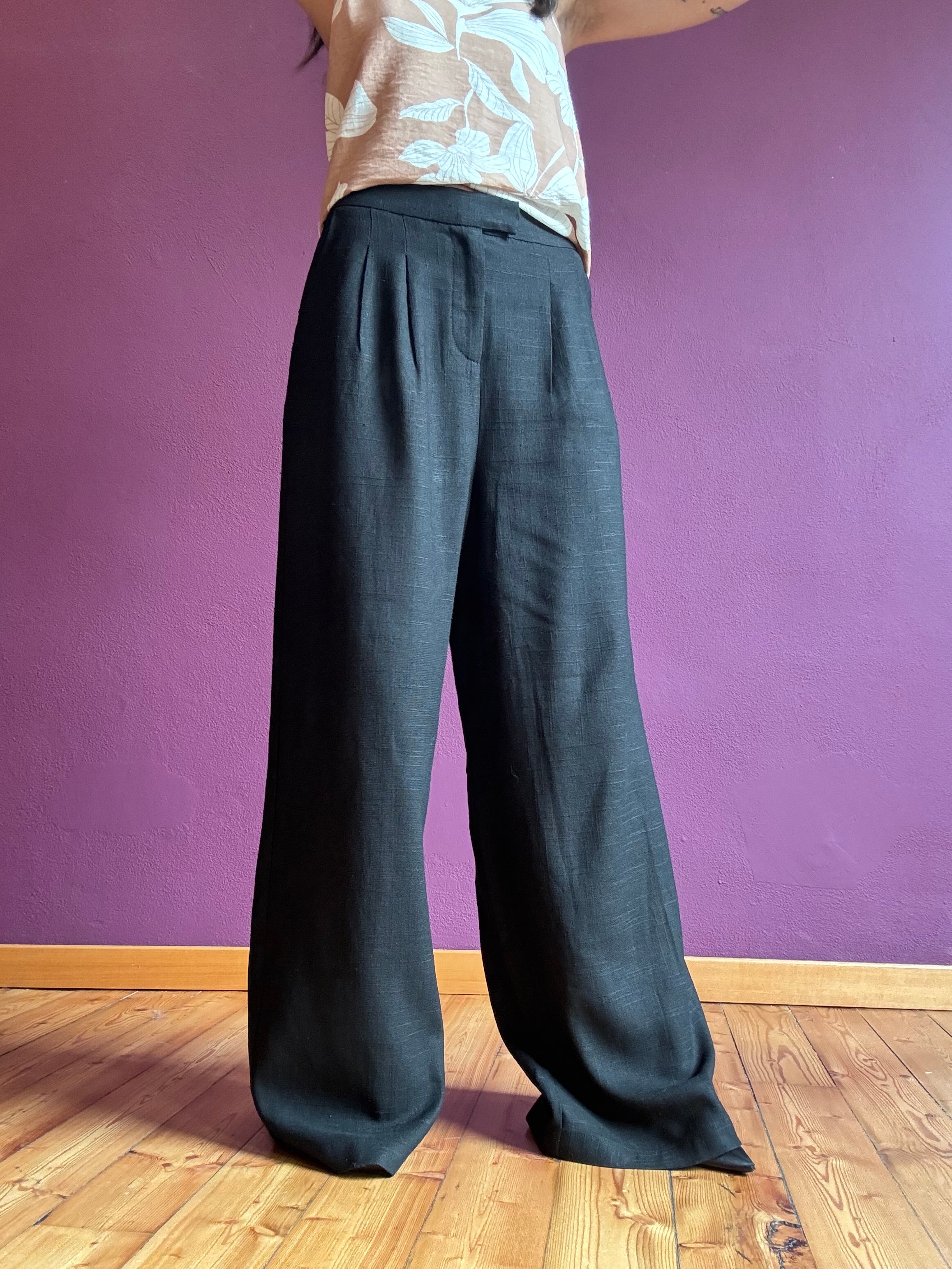 Black trousers with pleats