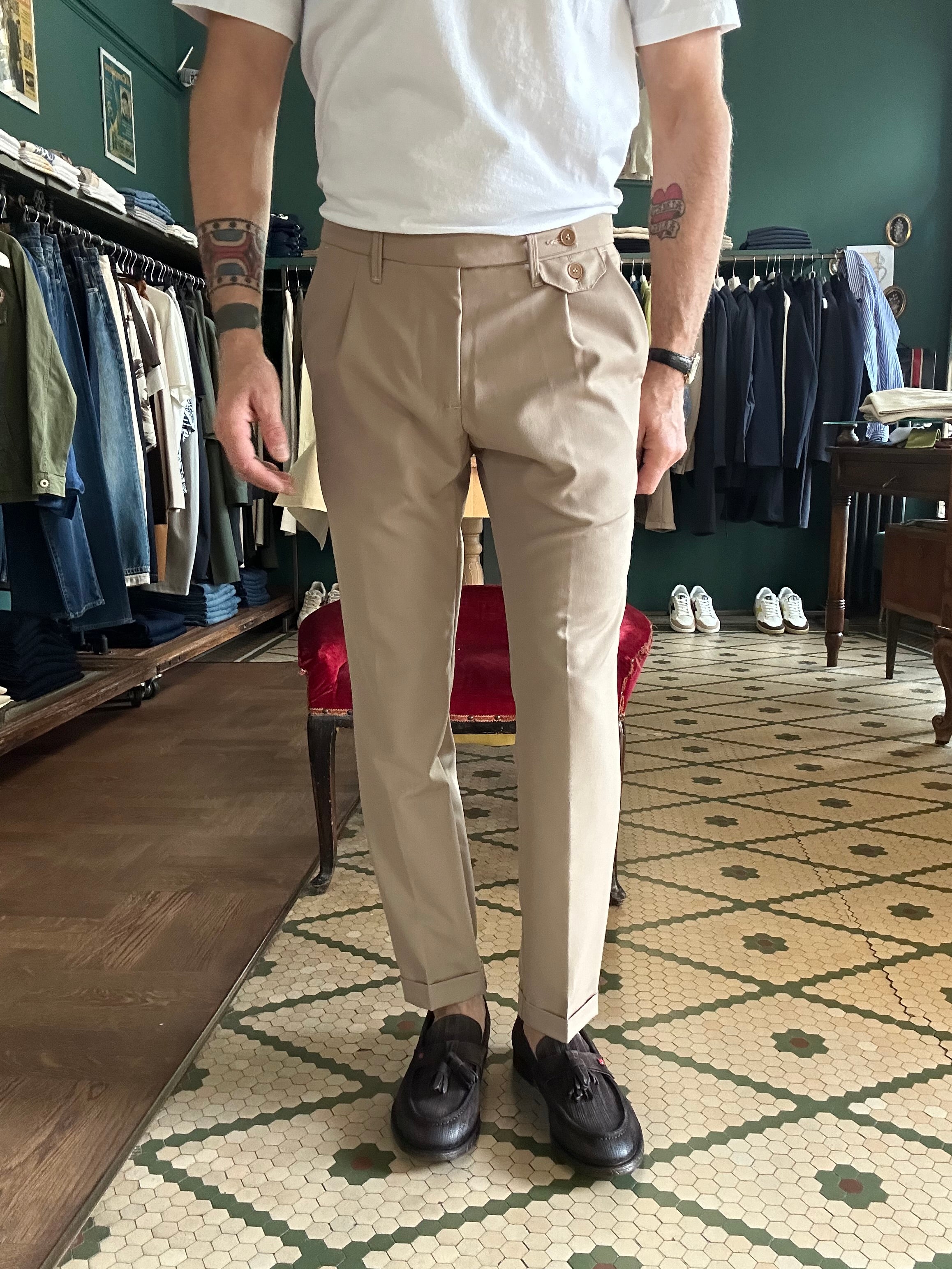 Pantalone Fellini con pence beige