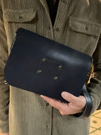 Handgefertigte Clutch aus florentinischem Leder mit Schulterriemen