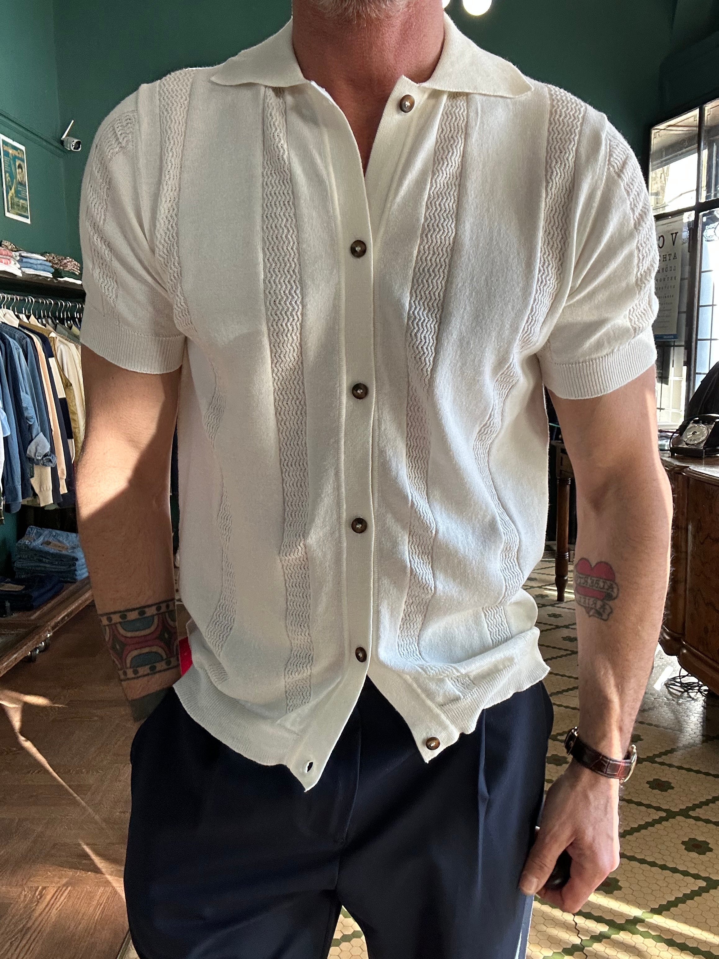 Polo camicia con ricami panna