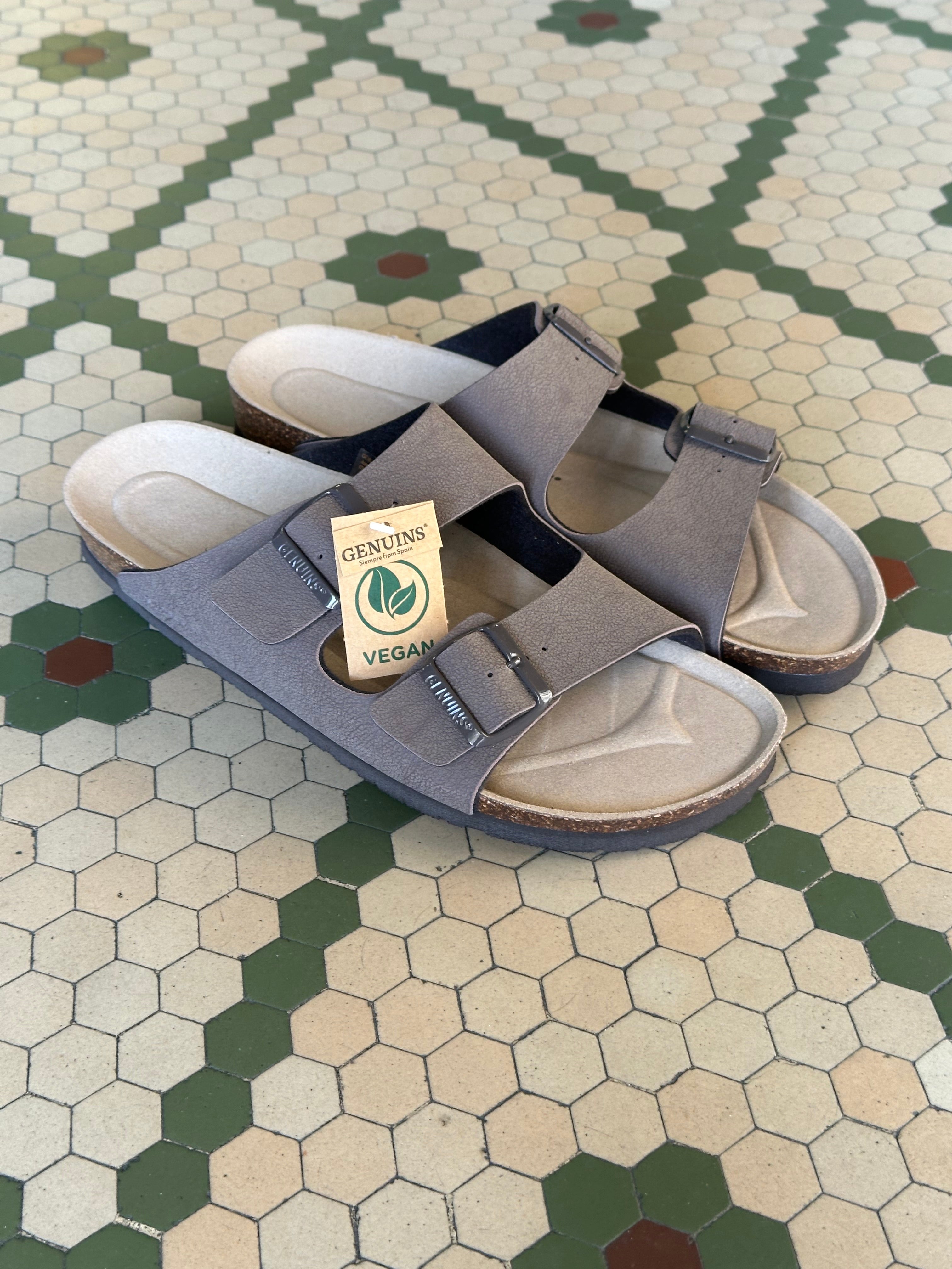 Vegan leather Hawaii sandal