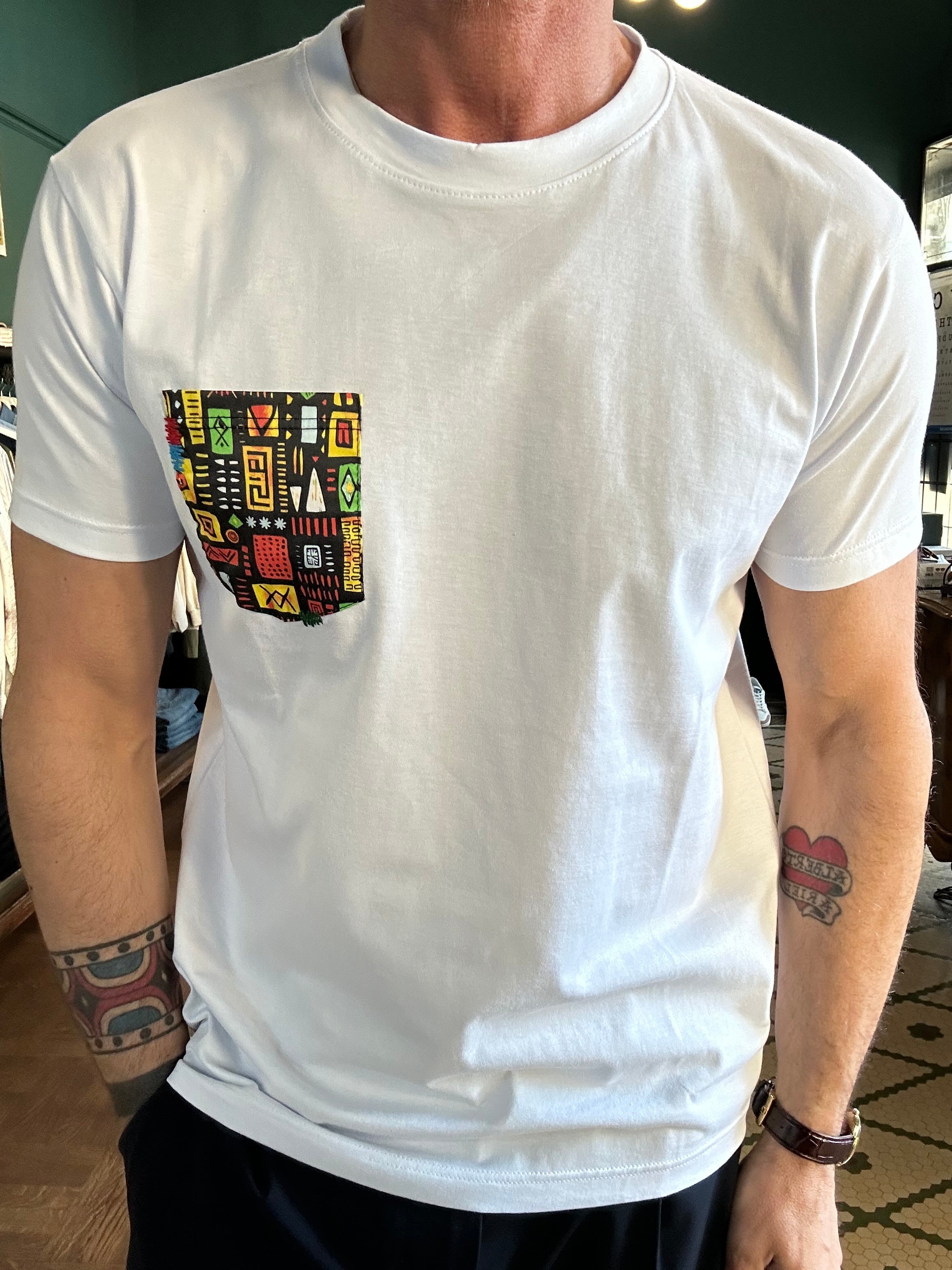 Cotton T-shirt with patterned pocket
