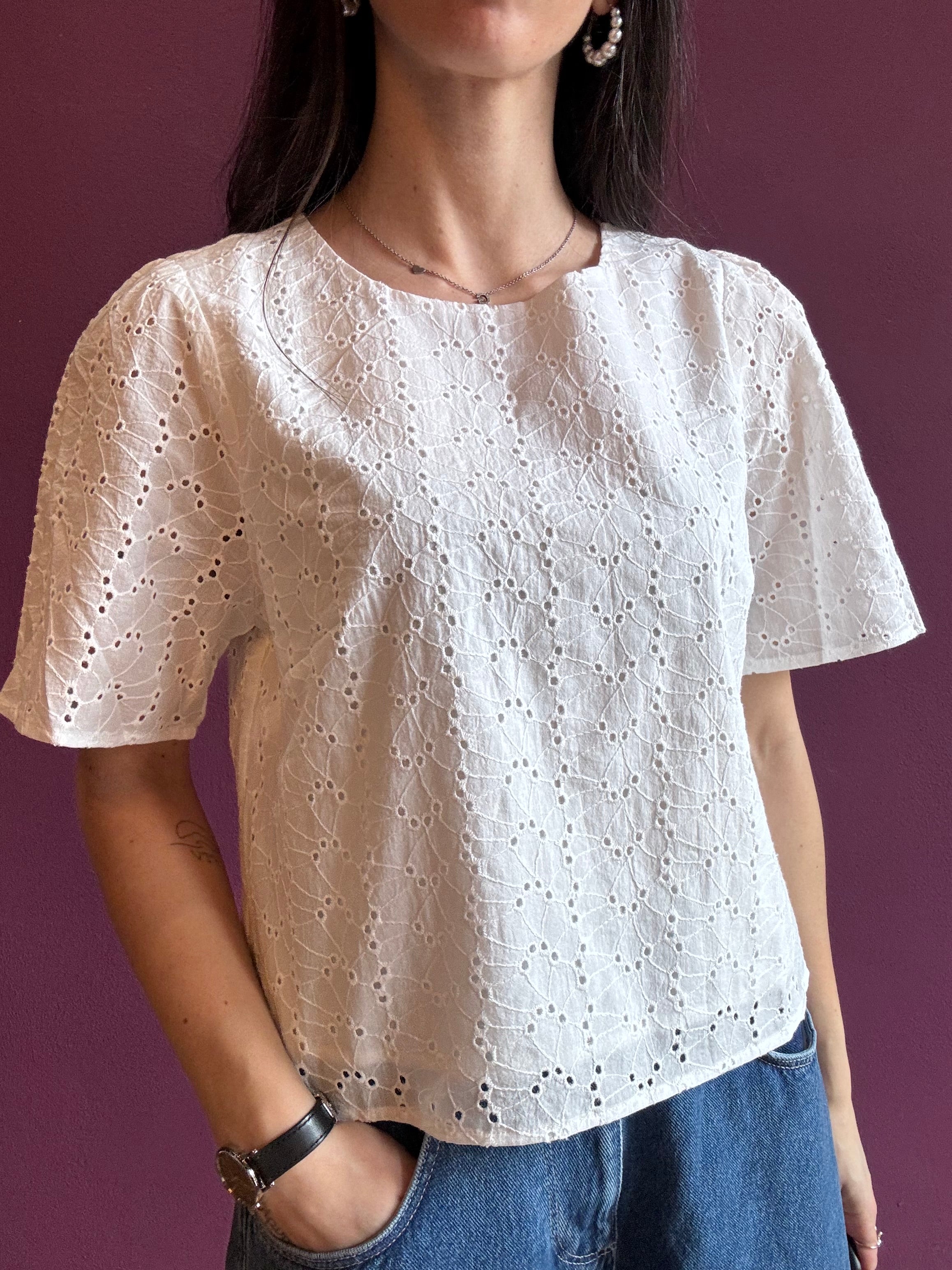 Top aus Lochstickerei