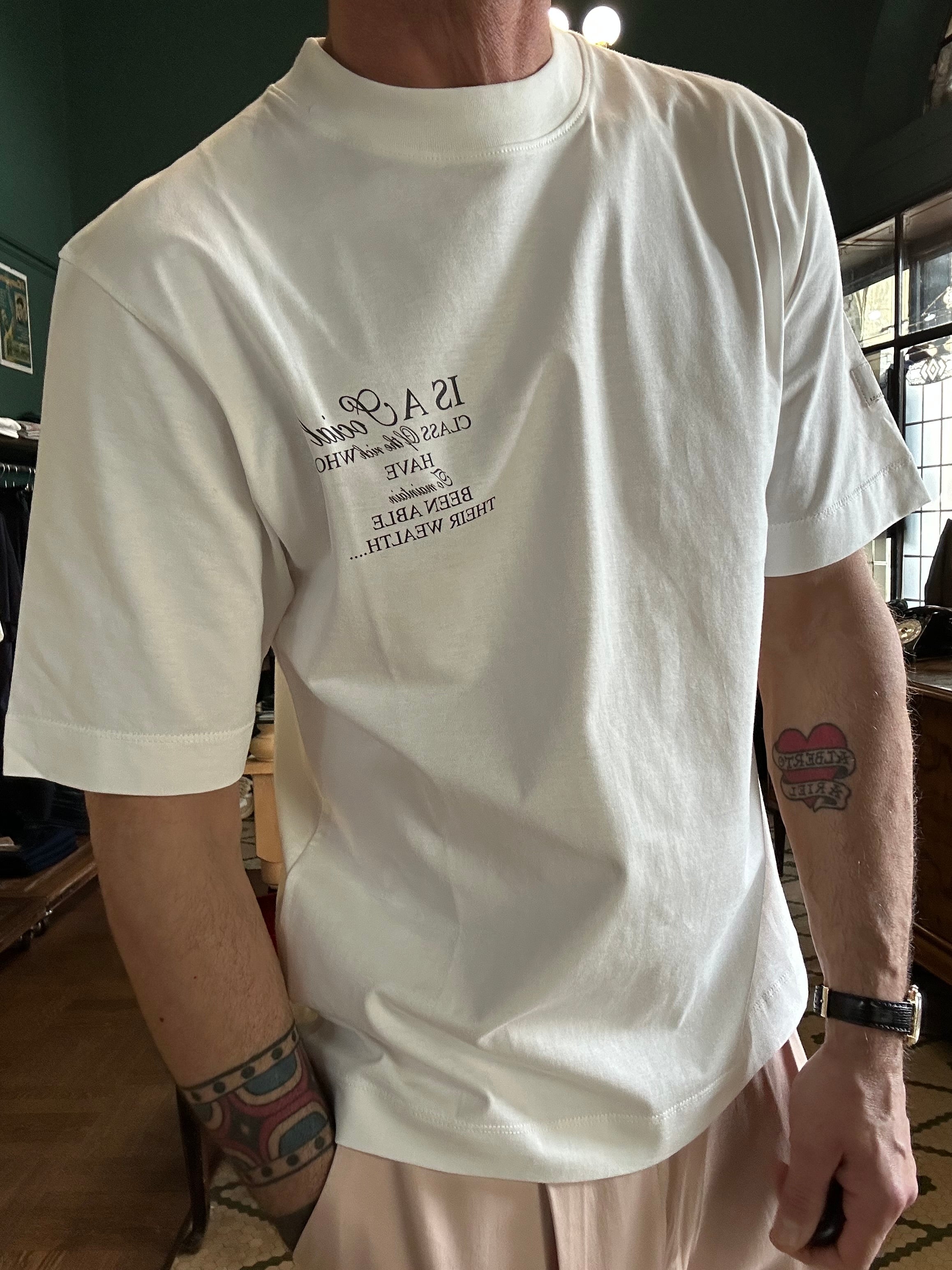 T-shirt oversize stampa su retro