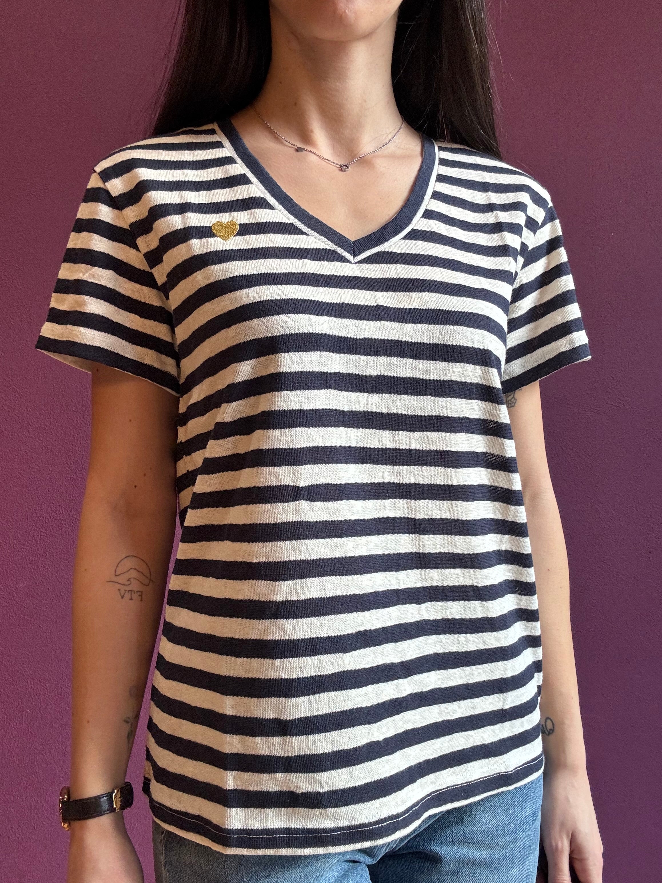 T-shirt a righe con ricamo